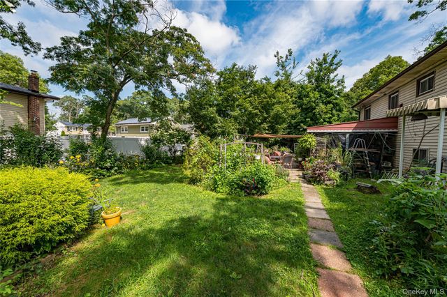 40 Rockland Avenue, West Babylon, NY 11704