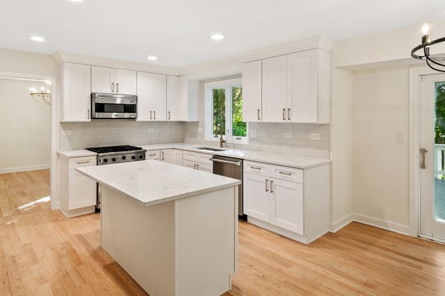 710 Alexandria Drive, Naperville, IL 60565