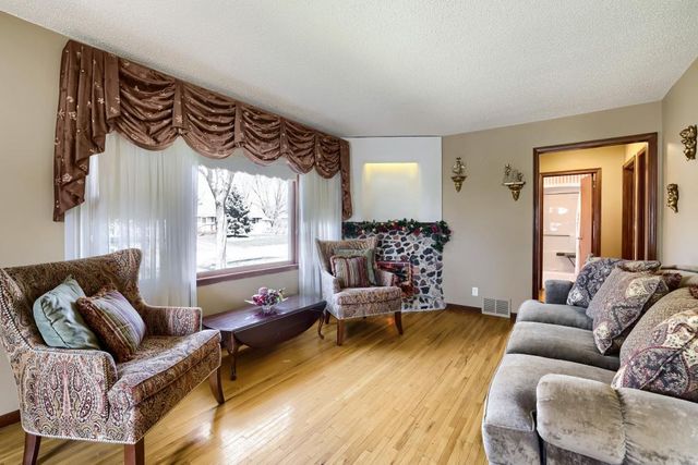 558 113th Lane NW, Coon Rapids, MN 55448