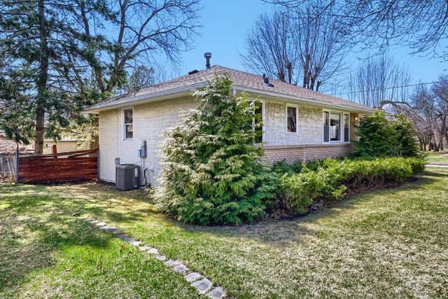 558 113th Lane NW, Coon Rapids, MN 55448