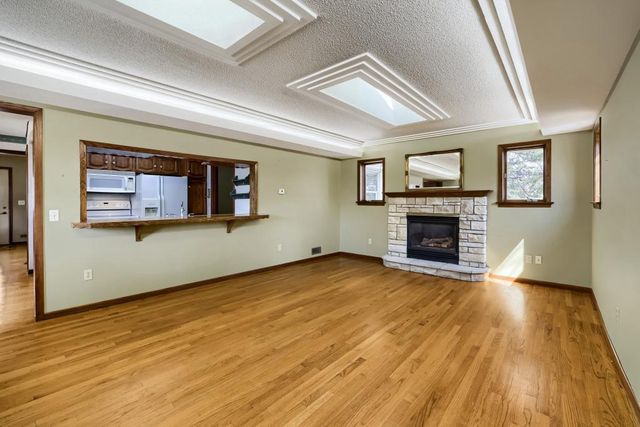 558 113th Lane NW, Coon Rapids, MN 55448