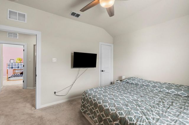 548 Purple Heart DR, Buda, TX 78610