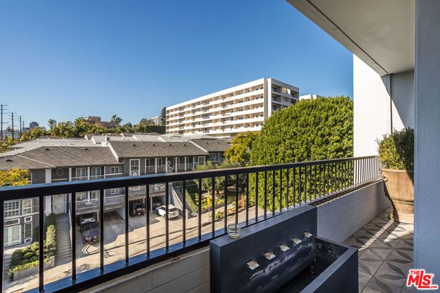 1100 Alta Loma Road 608, West Hollywood, CA 90069