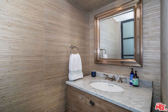 1100 Alta Loma Road 608, West Hollywood, CA 90069