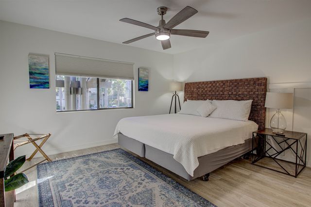 25 Village Del Lago Cir, St Augustine, FL 32080