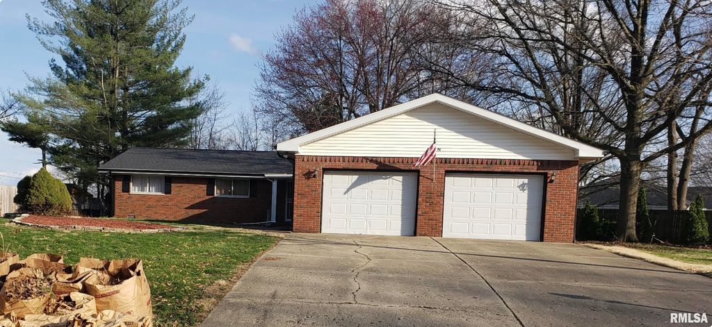 10 ANDOVER Drive, Springfield, IL 62704