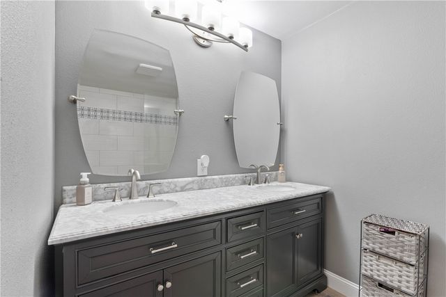 1413 Alta Vista St, Alice, TX 78332