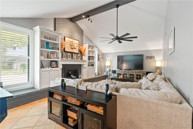 1413 Alta Vista St, Alice, TX 78332