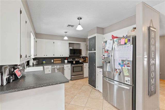 1413 Alta Vista St, Alice, TX 78332