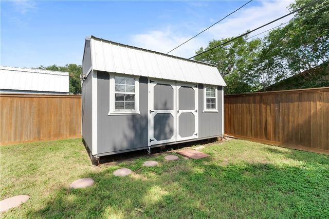 1413 Alta Vista St, Alice, TX 78332