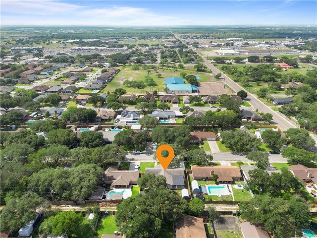 1413 Alta Vista St, Alice, TX 78332