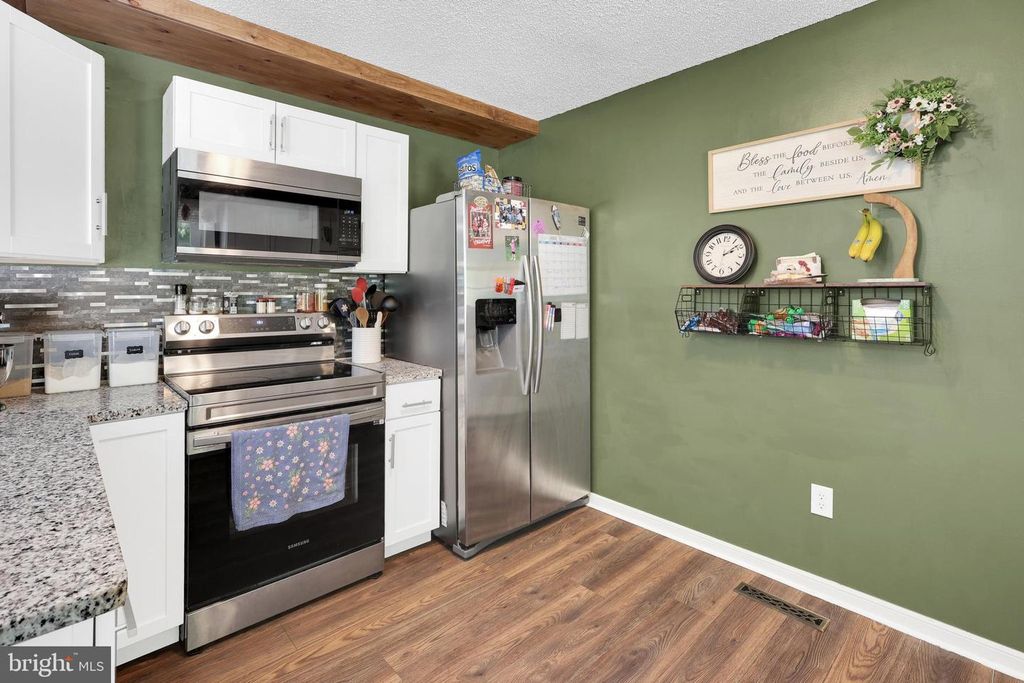 Image 12 of property listing at 21110 CREEK SIDE DR SW, Westernport, MD 21562