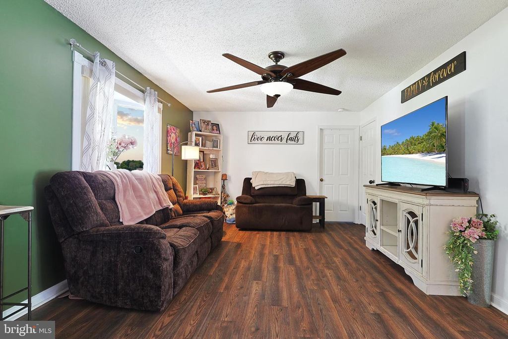 Image 4 of property listing at 21110 CREEK SIDE DR SW, Westernport, MD 21562