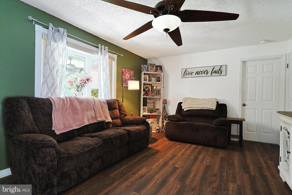 Image 5 of property listing at 21110 CREEK SIDE DR SW, Westernport, MD 21562