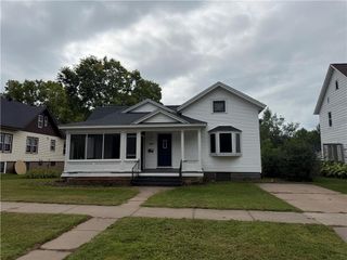 527 Broadway Street, Eau Claire, WI 54701
