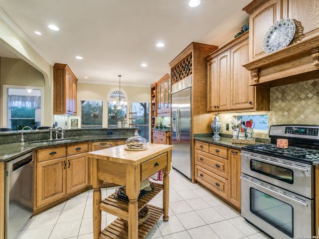 13306 SAGE HEIGHTS DR, San Antonio, TX 78230