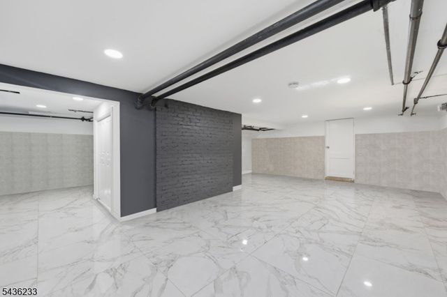285 W Hudson Ave, Englewood City, NJ 07631