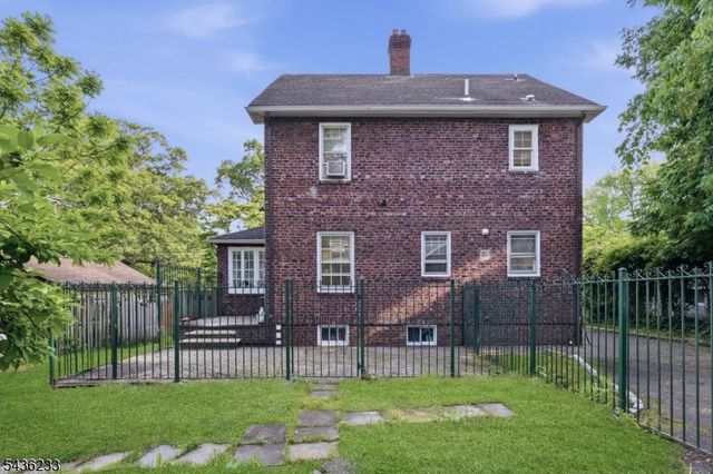 285 W Hudson Ave, Englewood City, NJ 07631