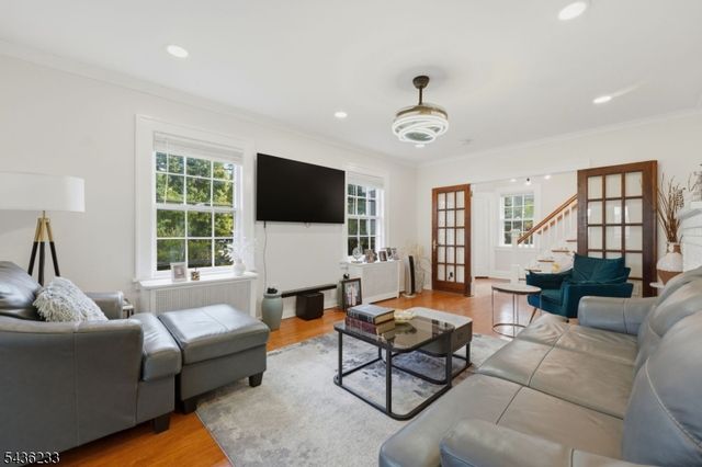 285 W Hudson Ave, Englewood City, NJ 07631