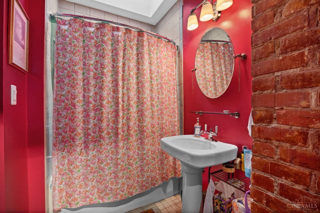 1561 Spring Lawn Avenue, Cincinnati, OH 45223