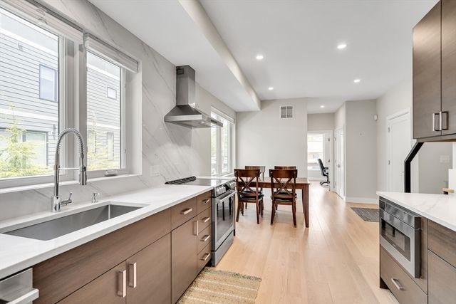 366 Massachusetts Ave 366, Lexington, MA 02420
