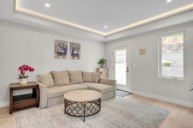 366 Massachusetts Ave 366, Lexington, MA 02420