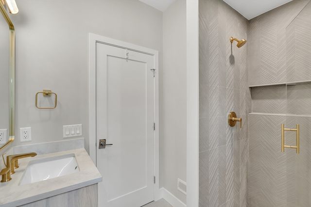 366 Massachusetts Ave 366, Lexington, MA 02420