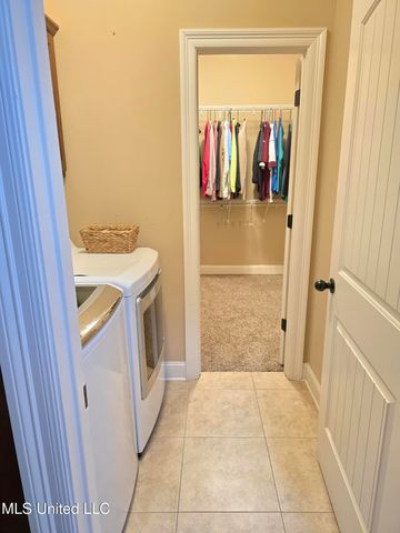 3327 Chateau Pointe Boulevard, Southaven, MS 38672