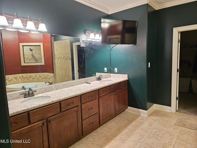 3327 Chateau Pointe Boulevard, Southaven, MS 38672