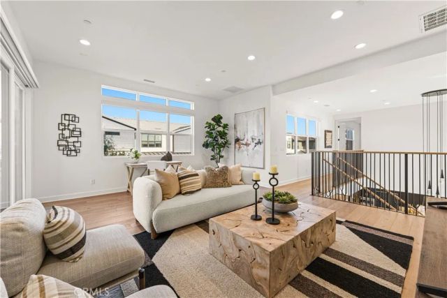 124 Chant, Irvine, CA 92618