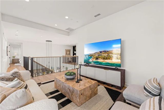 124 Chant, Irvine, CA 92618