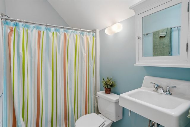 35 Nats Farm Lane, West Tisbury, MA 02575
