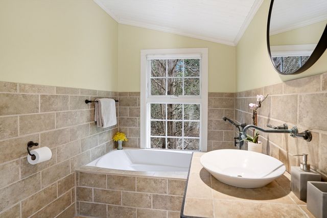 35 Nats Farm Lane, West Tisbury, MA 02575