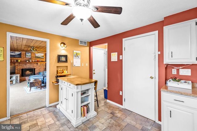 8192 OAKGLEN RD, Manassas, VA 20110