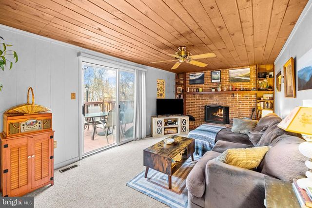 8192 OAKGLEN RD, Manassas, VA 20110