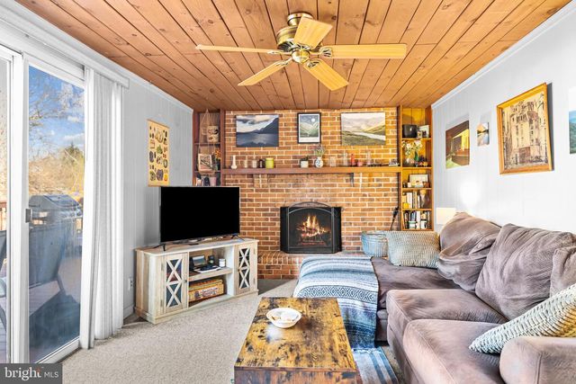 8192 OAKGLEN RD, Manassas, VA 20110