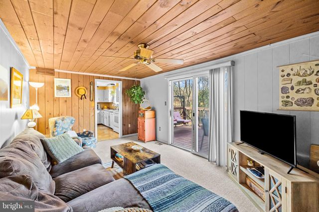 8192 OAKGLEN RD, Manassas, VA 20110