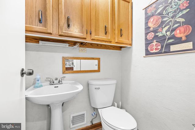 8192 OAKGLEN RD, Manassas, VA 20110