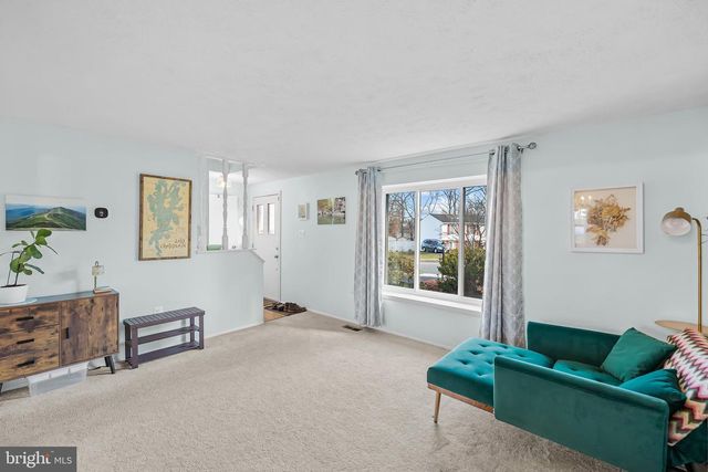 8192 OAKGLEN RD, Manassas, VA 20110