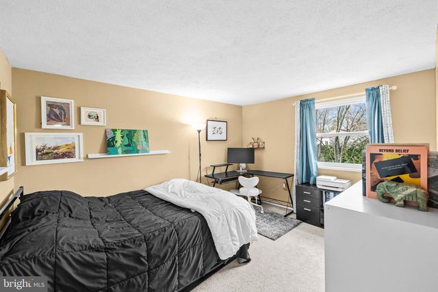 8192 OAKGLEN RD, Manassas, VA 20110