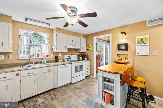 8192 OAKGLEN RD, Manassas, VA 20110