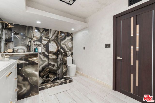 7705 Ben Avenue, North Hollywood (los Angeles), CA 91605