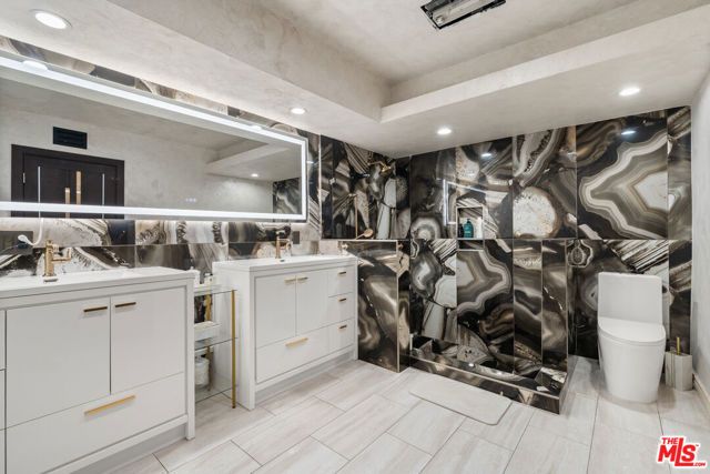 7705 Ben Avenue, North Hollywood (los Angeles), CA 91605