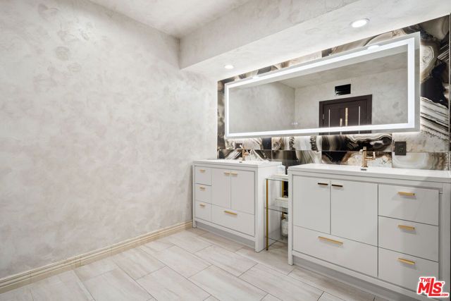 7705 Ben Avenue, North Hollywood (los Angeles), CA 91605