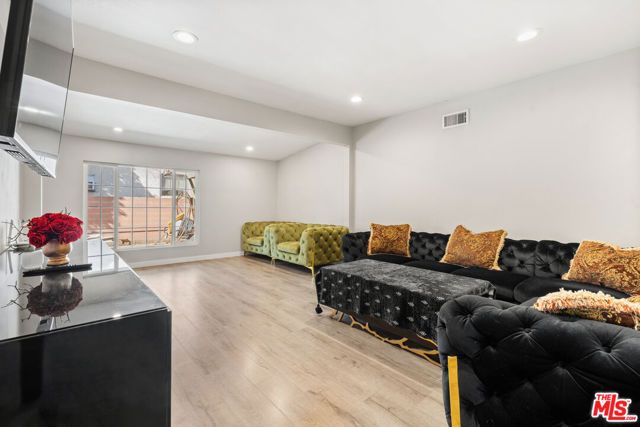 7705 Ben Avenue, North Hollywood (los Angeles), CA 91605