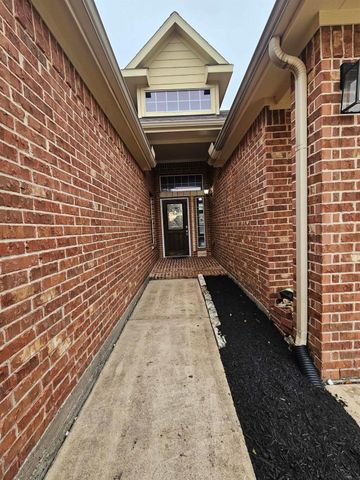 8614 Briar Oaks Lane, Baytown, TX 77523