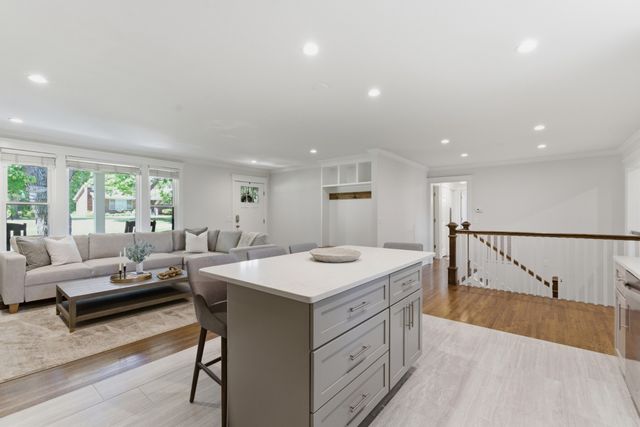 297 Clovernook Dr, Nashville, TN 37210