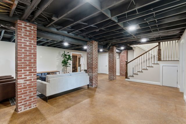 297 Clovernook Dr, Nashville, TN 37210
