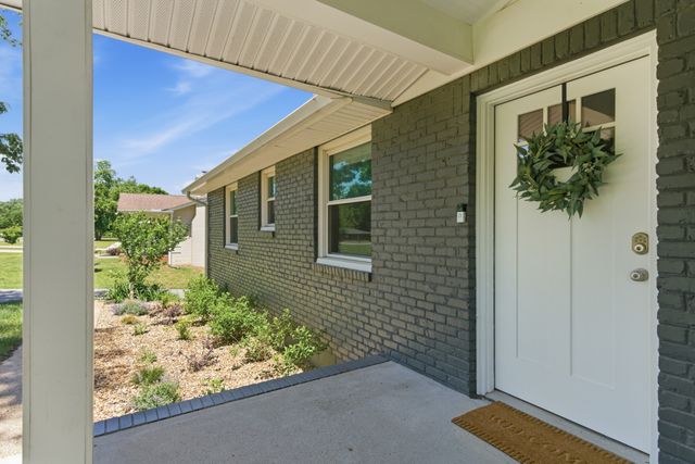 297 Clovernook Dr, Nashville, TN 37210