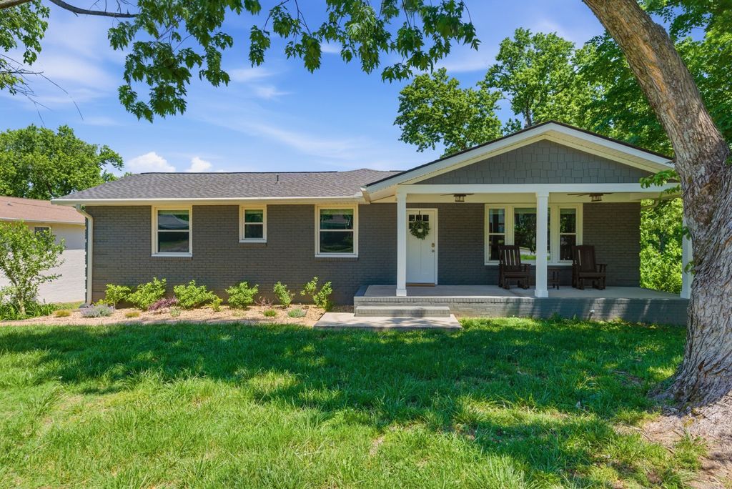 297 Clovernook Dr, Nashville, TN 37210